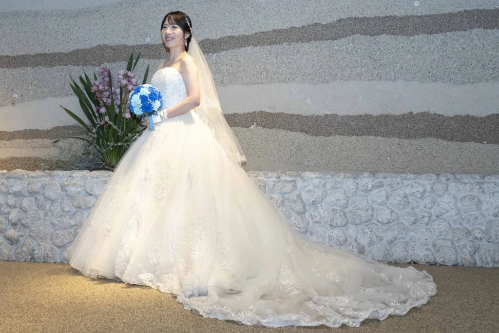 604y22☆掛下帯 ラメ糸 蝶々 水色 丸帯 結婚式 花嫁 ブライダル☆美品 新郎の夢だった 水族館挙式を叶えたおふたり！ こだわりのドレスや